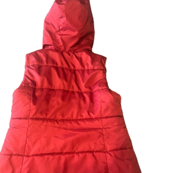 WOMEN’S puffer vest with zipper and button closure  - used. Like new - Picture 2 of 3